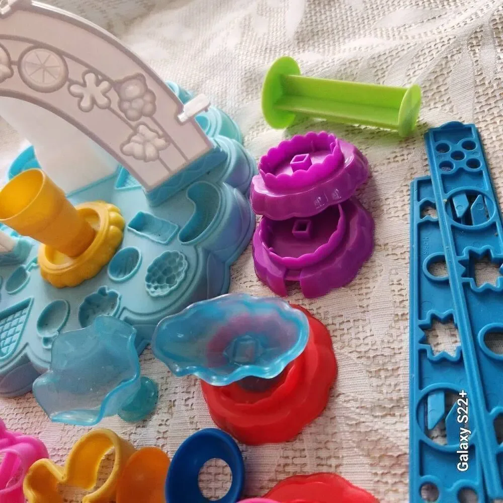 Play-Doe modeling set